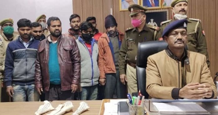 मोबाइल टावरों से बैटरी चोरी करने वाले 7 चोर गिरफ्तार