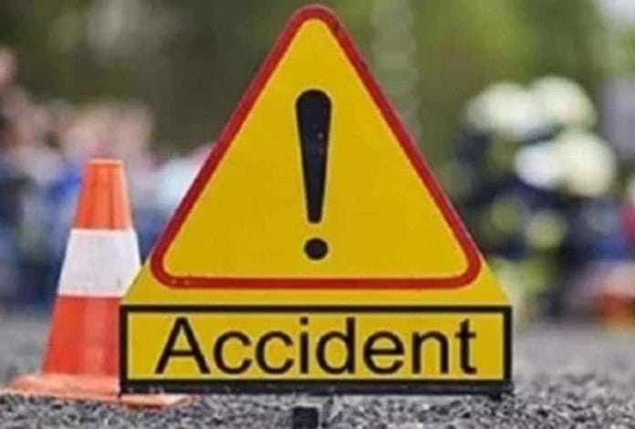 ट्रैक्टर (tractor)