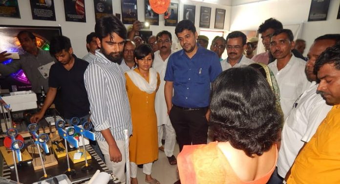 विद्यालय की खगोल प्रयोगशाला ने सम्पूर्ण जनपद के लिए एक मिशाल प्रस्तुत की:-जिलाधिकारी
