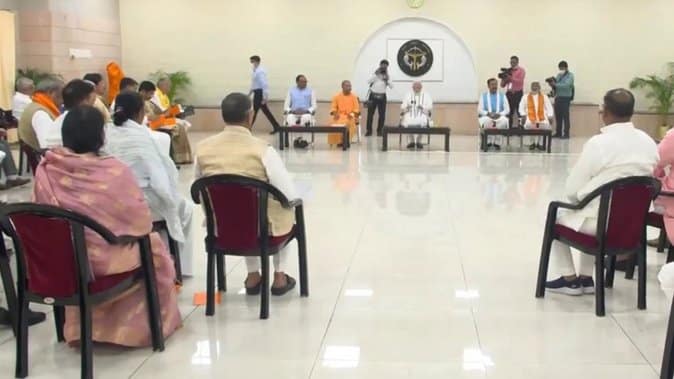 प्रधानमंत्री मोदी ने सीएम योगी के मंत्रियों के साथ की बैठक