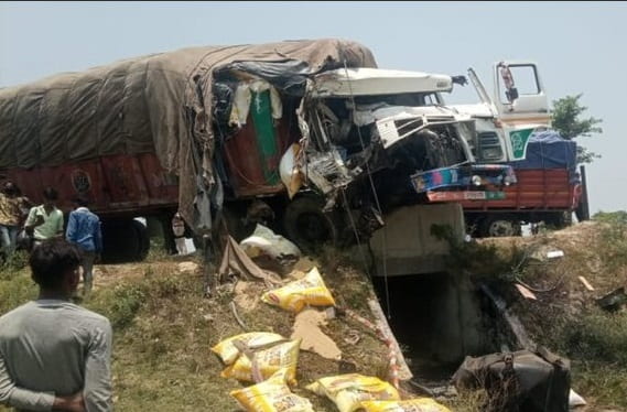 एक किलोमीटर दूर तक सुनी गई बस और ट्रक की टक्कर की गूंज, 5 लोगों की मौत