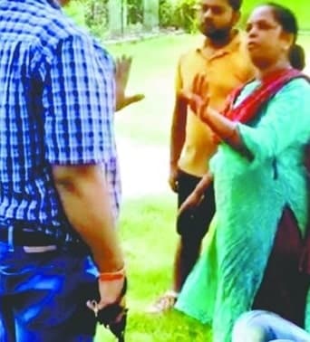 सीतापुर: स्कूल में रिवाल्वर लहराने के मामले में प्रबंधक पर केस