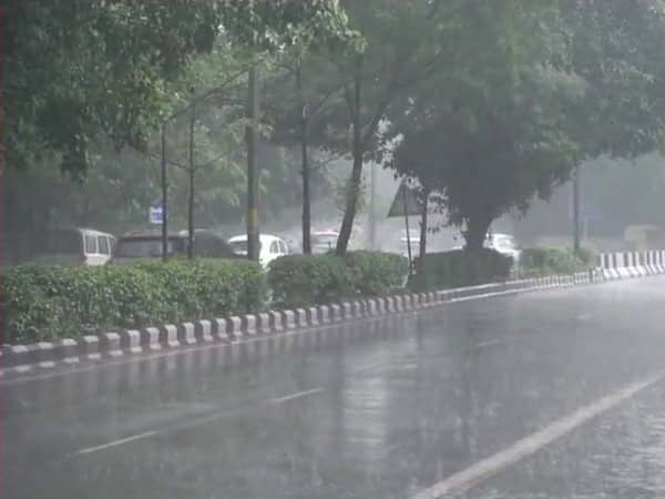 यूपी बिहार दिल्ली सहित इन राज्यों में भारी बारिश का अलर्ट