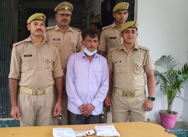 कार से एक करोड़ रुपये की स्मैक बरामद, तस्कर गिरफ्तार