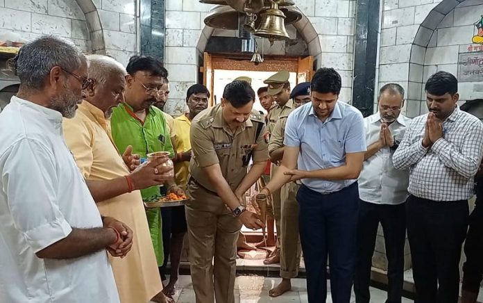 DM अविनाश कुमार व SP राजेश द्विवेदी ने बाबा सुनासीर नाथ मंदिर का किया निरीक्षण