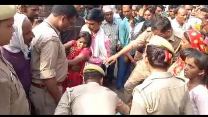 Hardoi News: पत्नी की गला दबाकर की हत्या, कहा-बदमाशों ने मार डाला