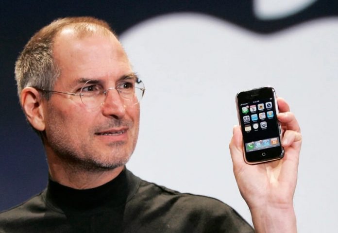 पहले iPhone की नीलामी, कीमत जानकार हैरान हो जायेगे
