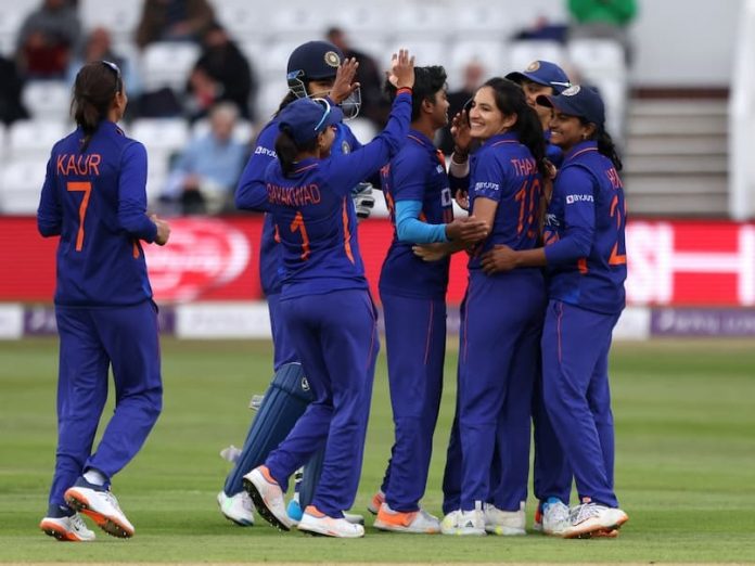 इंग्लैंड को 88 रनों से हराकर भारतीय महिला क्रिकेट टीम ने तीन मैचों की श्रृंखला अपने नाम की,हरमनप्रीत कौर ने बनाये नाबाद 143