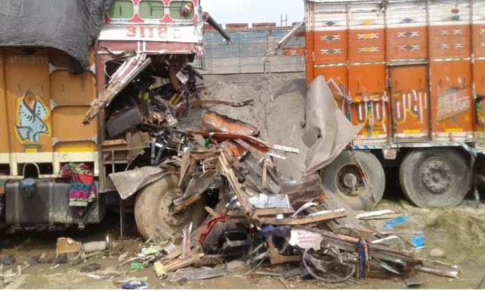 Hardoi News: हरदोई-शाहजहांपुर हाई-वे पर बेकाबू होकर भिड़ा ट्रक, दर्दनाक हादसे में 2 की मौत