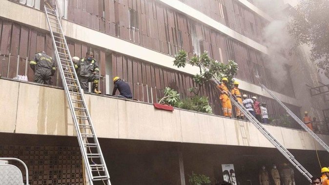 Lucknow: हजरतगंज के होटल लिवाना में लगी भीषण आग में 4 की मौत