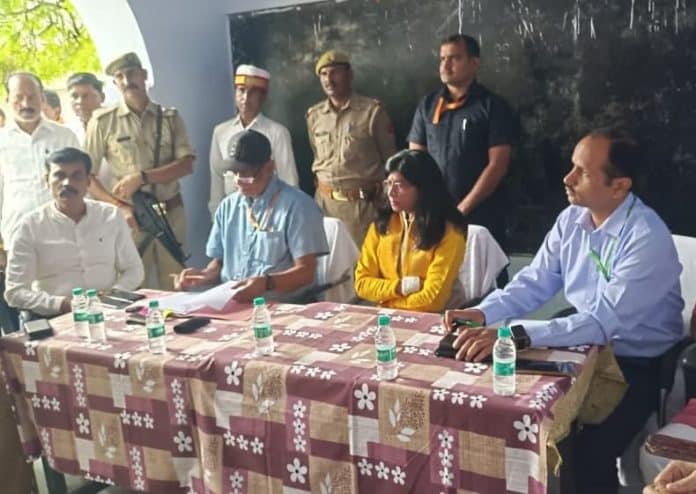 हरदोई: सदस्या राष्ट्रीय अनुसूचित जाति आयोग श्रीमती अंजू बाला ने काईमऊ ग्राम सभा का दौरा किया